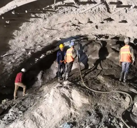 秀英拱顶带模注浆料的施工流程及注意事项